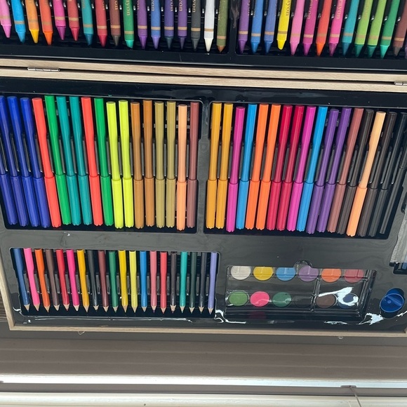 180 pieces art set nwot - Picture 2 of 5